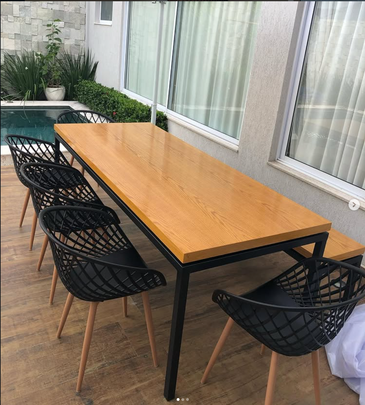 Mesa área de piscina